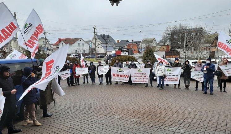 Инвесторы трех проблемных ЖК в Софиевской Борщаговке требуют внести их объекты в список недостроев. Местные власти предлагают судиться. ВИДЕО+ФОТОрепортаж