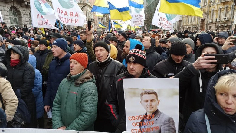 В Києві протестували антивакцинатори: QR-коди на плакатах ведуть на сайт Єдиної Росії 53