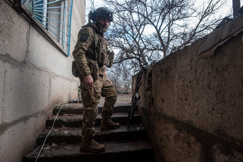 Российские снаряды и ракеты уничтожают Соледар в Донецкой области. Гражданские выживают без воды, света и газа 14 Российские снаряды и ракеты уничтожают Соледар в Донецкой области. Гражданские выживают без воды, света и газа 14