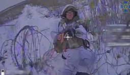 безпілотник атакує росіянина