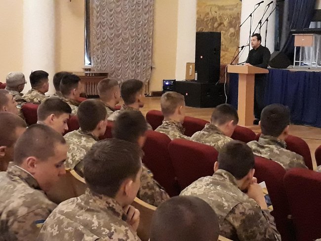 Книгу Круты: 100 лет подвига презентовали лицеистам со всех уголков Украины 03