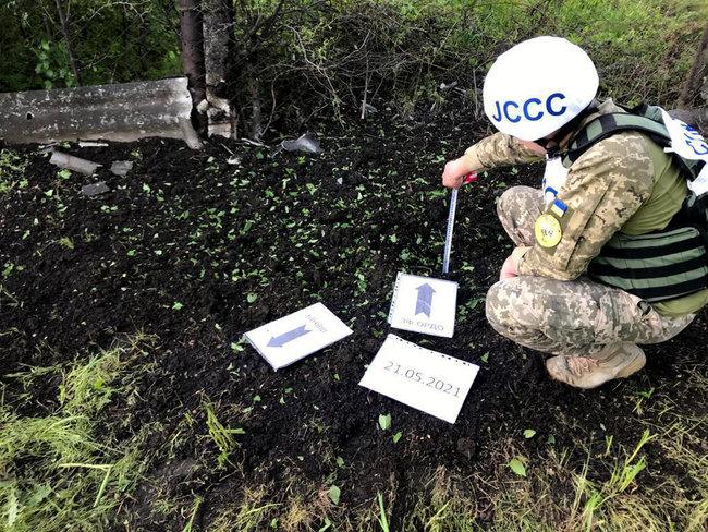 Терористи обстріляли Марїнку із гранатомета, пошкоджено дахи будинків, - СЦКК 01