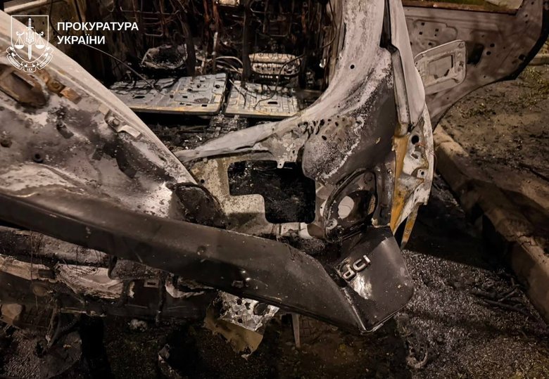 Ворог поцілив по авто у Харкові