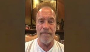 Шварценеггер - Трампу: Рядом с Путиным вы стояли, как маленький фанат... Я спрашивал себя, когда вы попросите автограф или селфи. ВИДЕО