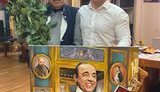 "Великий человек Рабинович", - Кива подарил однопартийцу портрет на фоне Николая ІІ и Наполеона. ФОТО
