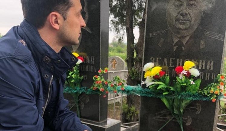 Зеленський: Внесок українців у перемогу над нацизмом - величезний, і ніхто не має права її приватизувати. ФОТО