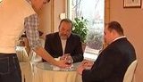 Не с кем выпить? Профессиональный собутыльник спешит на помощь! ВИДЕО.