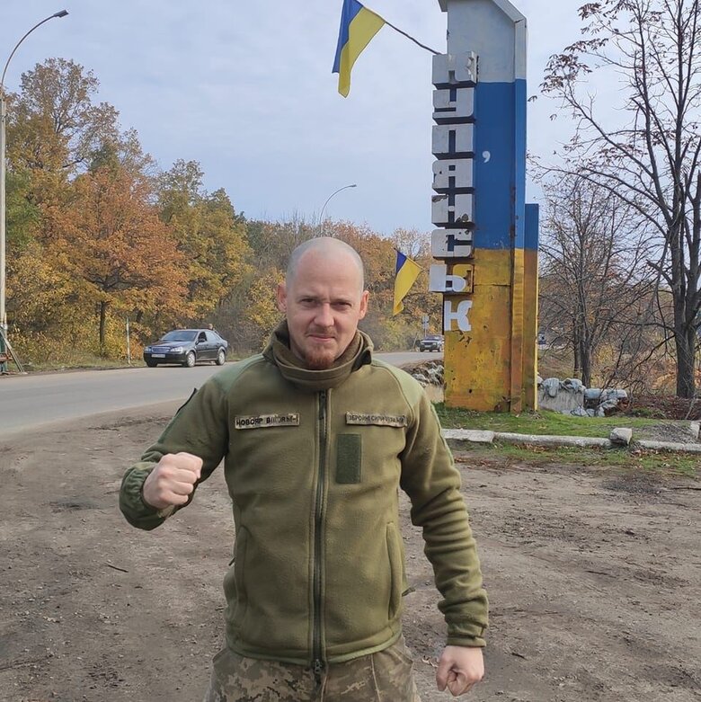 Музикант і боєць 130 батальйону ТрО Сергій Василюк: Ворог відступив, причому панічно, лишаючи не лише провізію, але й боєкомплекти та дуже солідне озброєння, якого у нас і близько не було 01 Музикант і боєць 130 батальйону ТрО Сергій Василюк: Ворог відступив, причому панічно, лишаючи не лише провізію, але й боєкомплекти та дуже солідне озброєння, якого у нас і близько не було 01