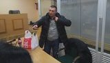 Поліцейський Мельников, який бив активістів ногами з криками "Лягай, Бандеро!" вийшов під заставу, сплачену кандидатом у президенти