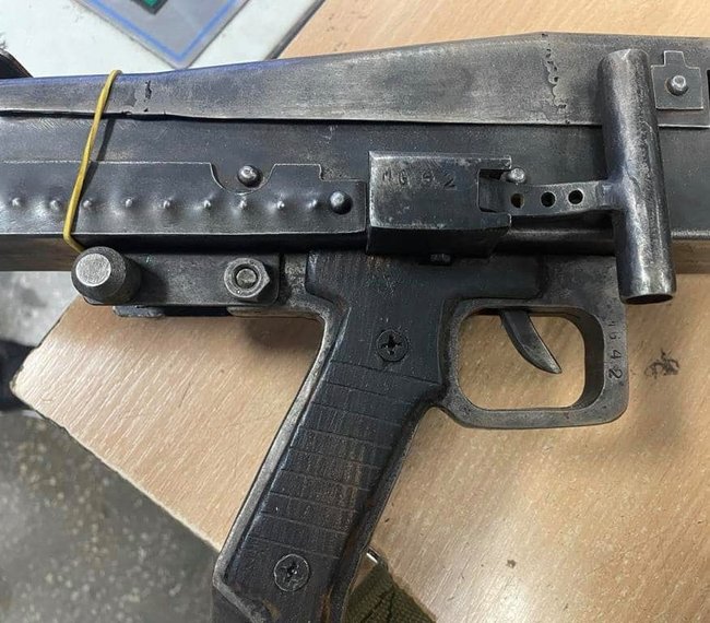 Житель Буковини намагався відправити до Франції поштою німецький кулемет MG 42 03