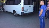 Люди в балаклавах перекрили входи до ТРЦ "Магеллан"
