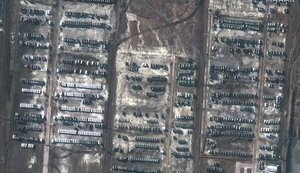 Росія продовжує нарощувати свої війська біля України: це ризик нового військового конфлікту в Європі, - Столтенберг