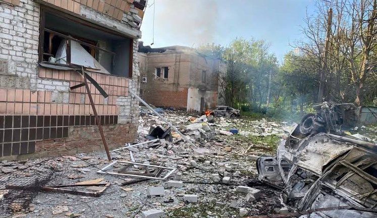 Рашисти скинули 5 ФАБів на Краматорськ: троє поранених. ФОТОрепортаж