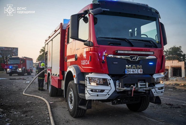 Росія вдарила ракетами по Одесі та Одеському району: двоє загиблих, 10 постраждалих, зруйновано СТО