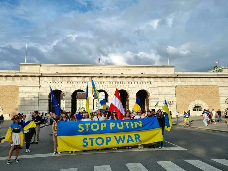 Украинские активисты организовали в Вене массовый Марш Независимости 05