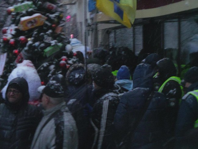 У центрі Києва відбувається марш із вимогою імпічменту 78