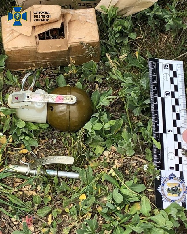 Схрон з арсеналом боєприпасів виявлено на Херсонщині, - СБУ 04 Схрон з арсеналом боєприпасів виявлено на Херсонщині, - СБУ 04