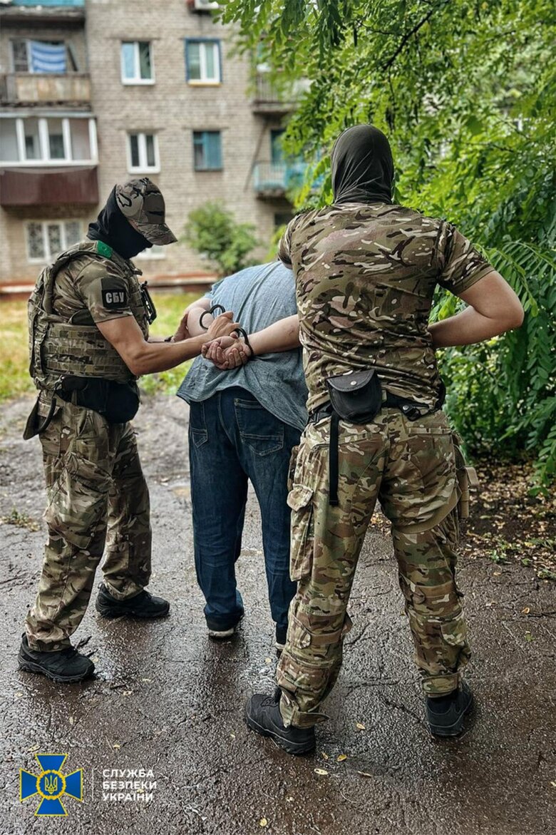 Затримано інформатора, який звітував ФСБ про наслідки російського удару по кафе у Краматорську, - СБУ 01