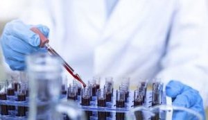 Нова мутація коронавірусу знижує ефективність вакцини вдесятеро, - вчені