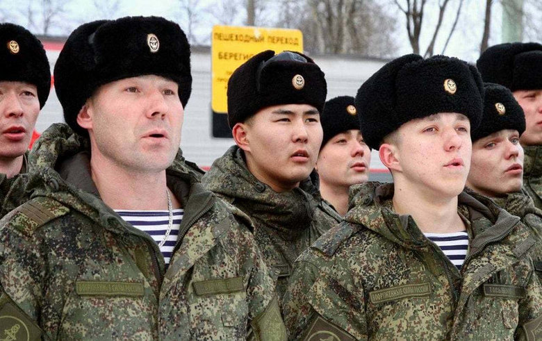 Российские военные и техника продолжают прибывать в Беларусь 12