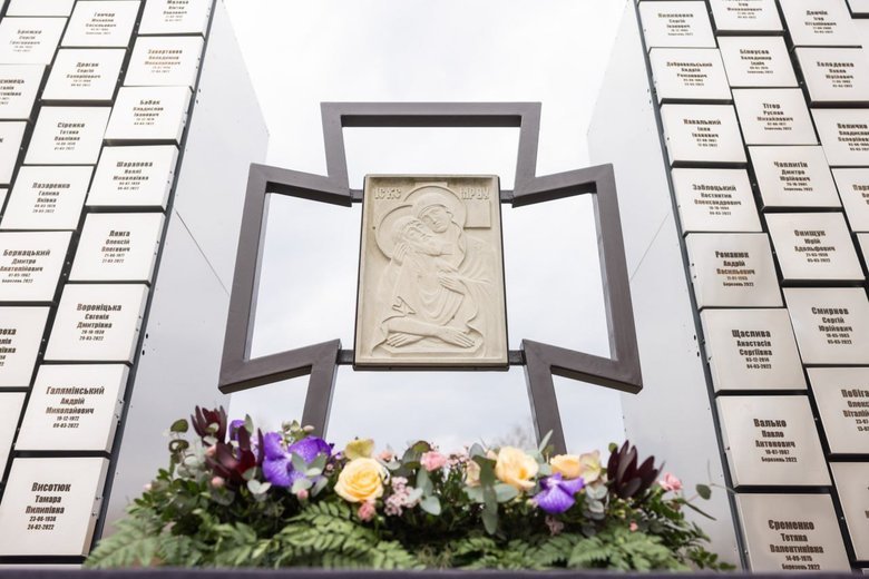 Зеленський вшанував пам'ять вбитих у Бучі