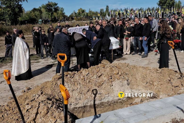 У Вишгороді попрощалися з 14-річним Іллею Гончаровим