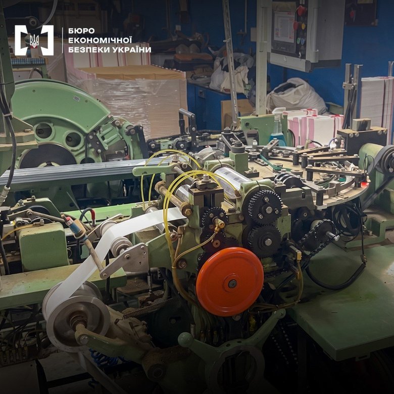 БЕБ викрило нелегальне виробництво сигарет на Львівщині та Харківщині