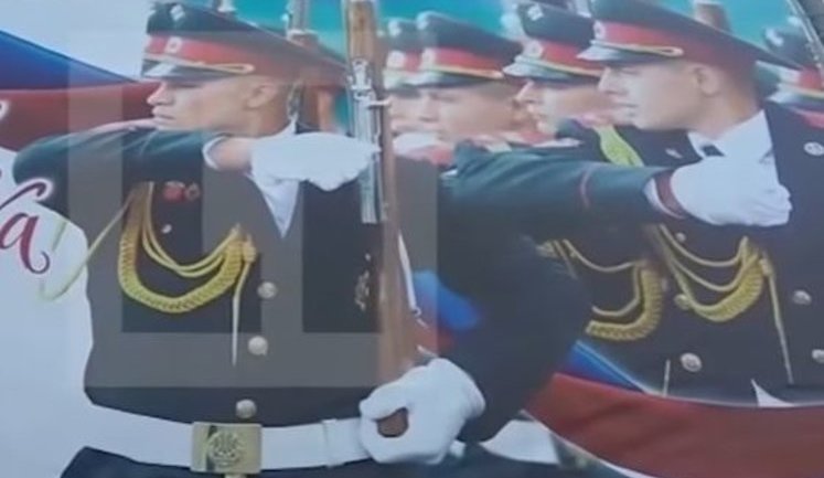 В Новороссийске (РФ) на поздравительном бигборде с "23 февраля" разместили украинских воинов. ВИДЕО