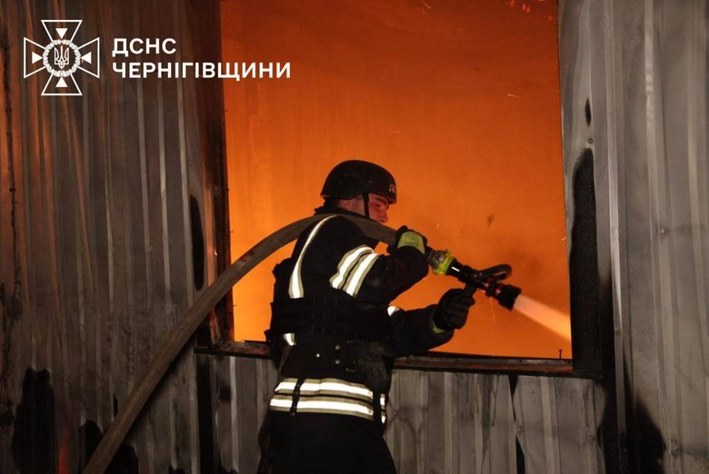 Росіяни масовано атакували Ніжин ударними безпілотниками.