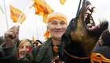 Всі від всього відмовляються, не виконують накази й закони ...