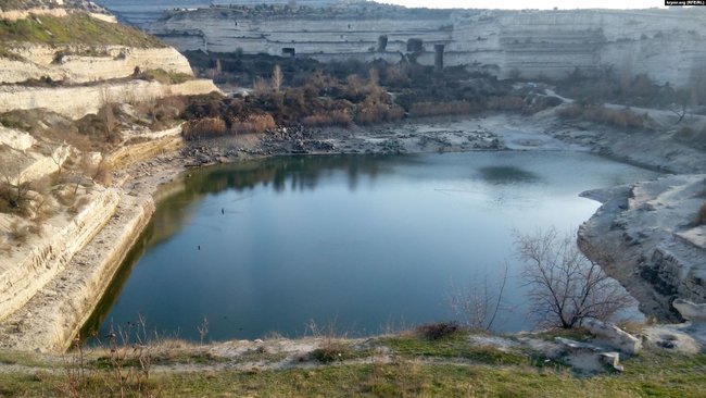 Оккупанты выкачали почти всю воду из Инкерманского карьера в Крыму 01