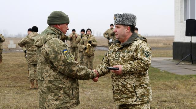 Полторак вручил награды военнослужащим 53 отдельной мехбригады 04 Полторак вручил награды военнослужащим 53 отдельной мехбригады 04