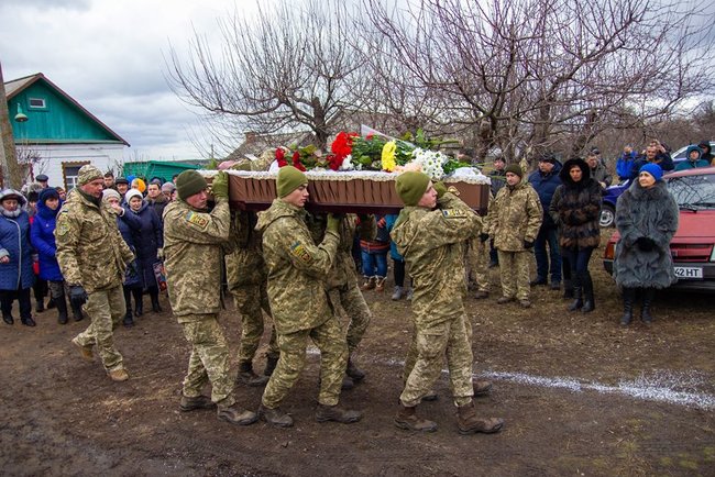 Украинского воина Василия Муху, погибшего на Донбассе, похоронили на Харьковщине 05 Украинского воина Василия Муху, погибшего на Донбассе, похоронили на Харьковщине 05