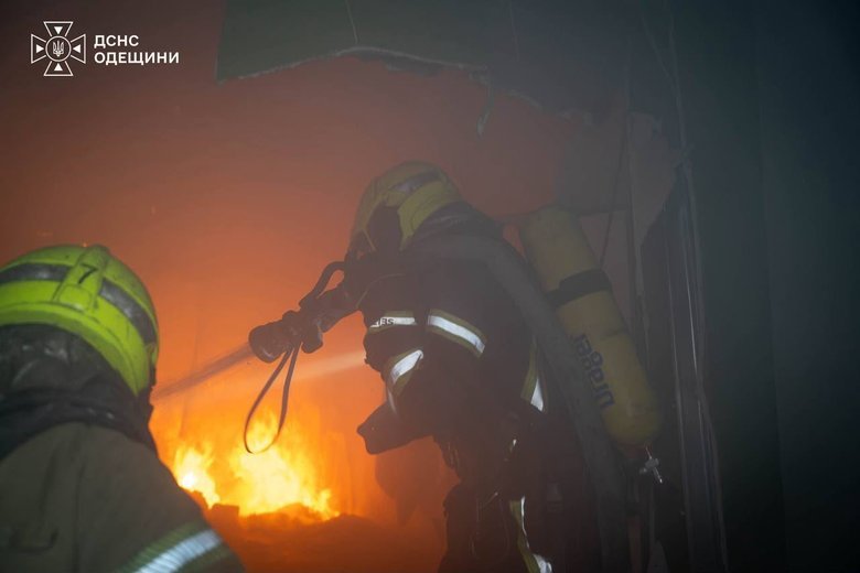 Росія вночі атакувала Одесу. Пошкоджено інфраструктуру та бізнес-центр