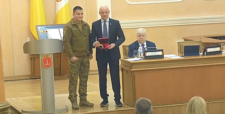 Мер Одеси Геннадій Труханов отримав медаль від Нацгвардії За вірність українському народу