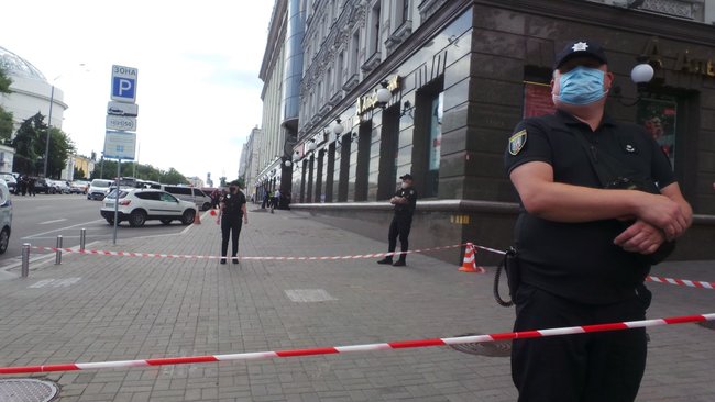 Захват банка в Киеве: спецтранспорт, нацгвардейцы, спецназ 11