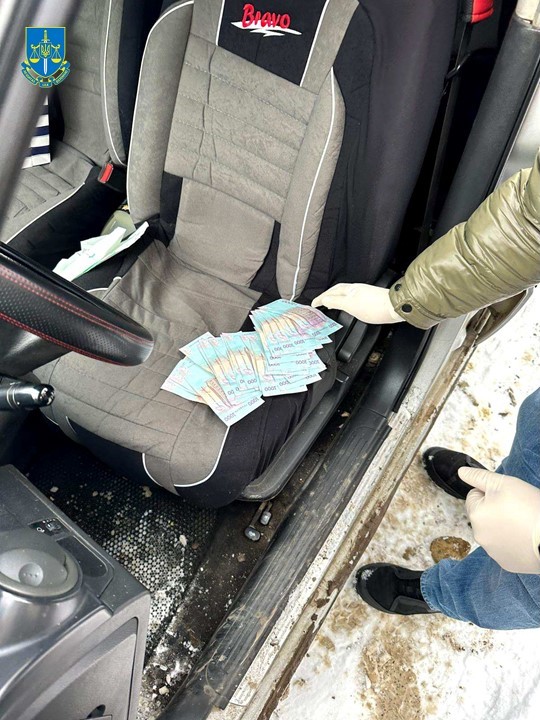 4 тис. дол. за діагноз для відстрочки від мобілізації - у Чернівцях затримали медсестру 02