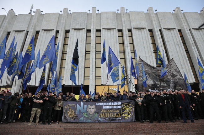 Националисты провели в центре Киева Марш УПА 23