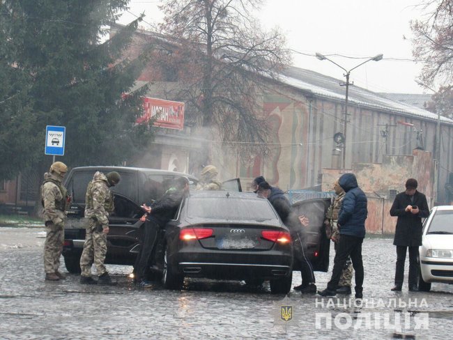 Полиция накрыла вооруженную группу наркодельцов на Закарпатье 01