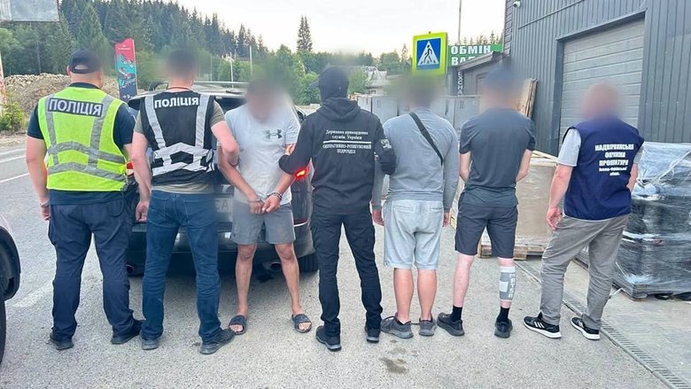 Жителя Черниговской области задержали за попытку незаконной переправки через границу двух человек