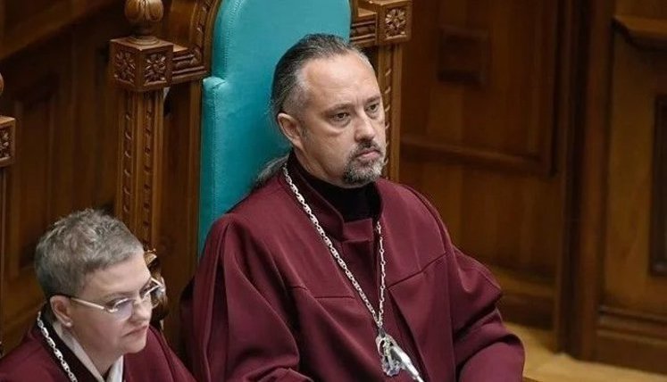 31 октября на одного из судей КС напала группа людей, - судья Слиденко