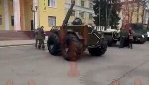 Робот-сапер російського виробництва наїхав на свого оператора під час презентації: "Ух ты, бл#дь! Вот это да!". ВIДЕО
