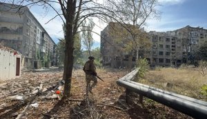 Доба на Донеччині: 2 людини загинули, 11 - поранено, також знищені будинки, автівки, адмінбудівлі. ФОТОрепортаж