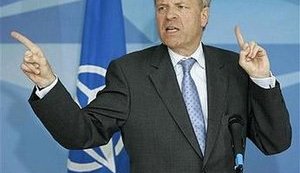 Генсек НАТО обвинил Россию в &amp;quot;несоразмерном применении силы&amp;quot; и пообещал Грузии членство в НАТО. Но, не сказал когда.