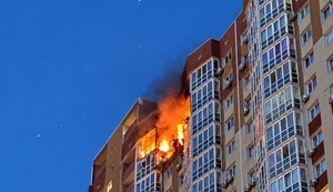 Наслідки ворожої атаки на Осокорках в Дарницькому районі столиці.