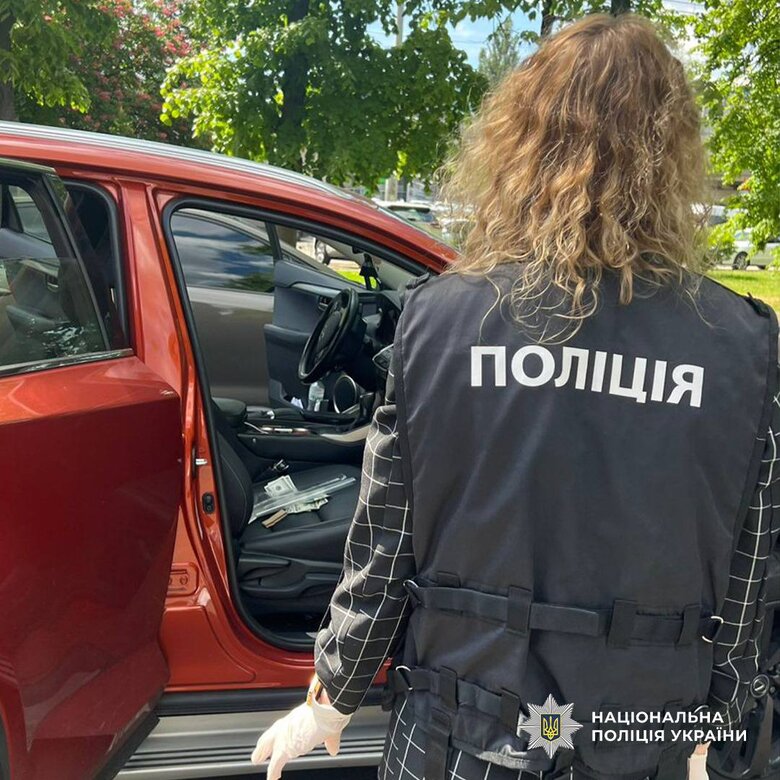 У Києві жінка обіцяла зняти ухилянта з розшуку ТЦК