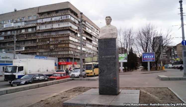Последний советский памятник демонтирован в центре Днепропетровска. ФОТО
