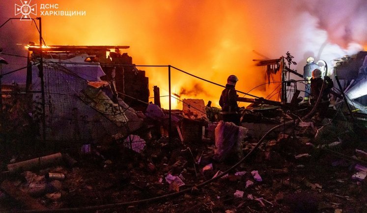 At night, Russia struck residential area in Kharkiv region, leaving four people injured. Eight people were wounded in region over course of day. PHOTOS