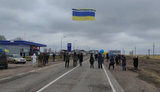 Активісти запустили з адмінмежі прапор України з побажаннями для жителів захопленого Росією Криму. ФОТОрепортаж