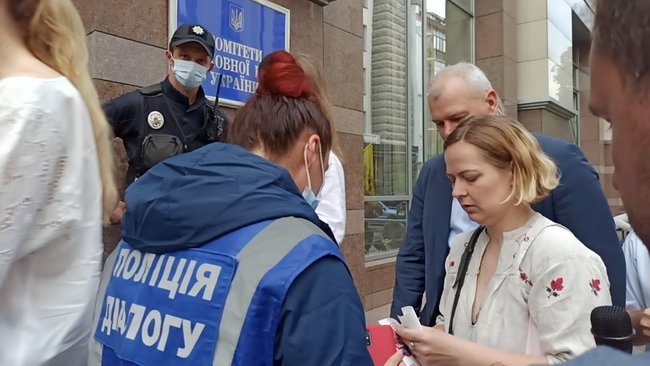 Як же за#бали: активисты протестовали под Радой против внесения поправок в закон о языке 13